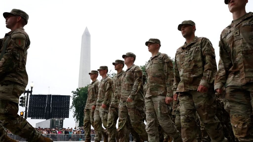 Which service members will receive this bonus?